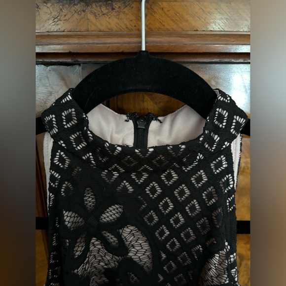 ✨HOST PICK ✨ASOS Petite Black Lace High Neckline Cocktail Dress - Picture 4 of 8